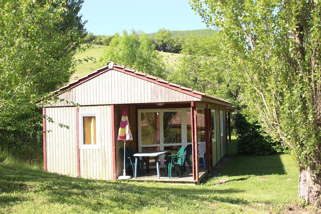 Causses & Vallees Vacances Hotel Saint-Georges-de-Luzençon Quarto foto