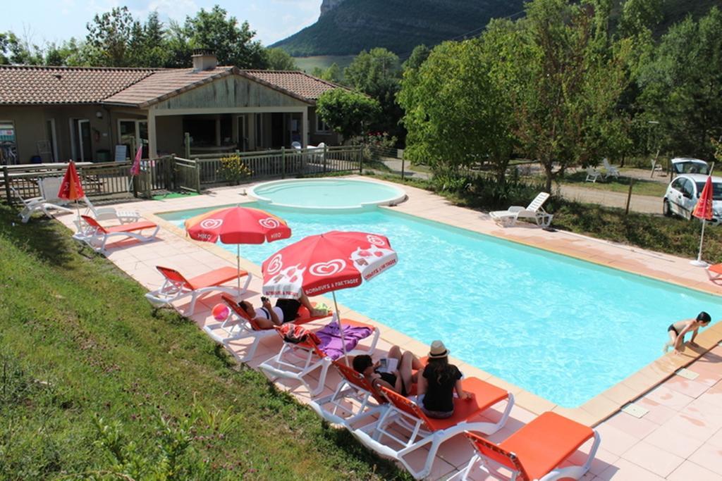 Causses & Vallees Vacances Hotel Saint-Georges-de-Luzençon Exterior foto